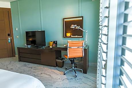 Club 89 King Size Bed Resort View