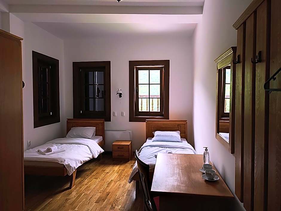 Guest Mansion, Гостински Палат