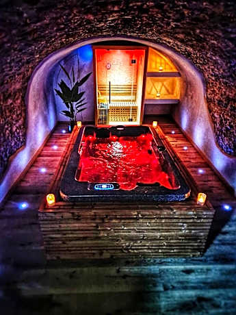 Suite with Hot Tub