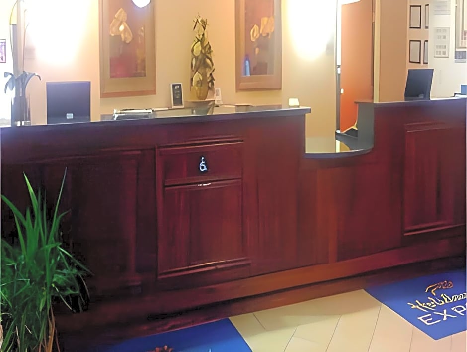 Holiday Inn Express Hotel & Suites Brookville By IHG