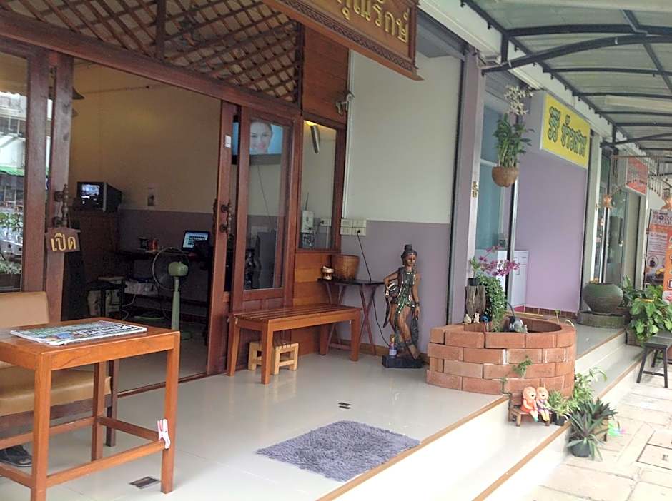 Baan Khun Rak – Bangkok, NY