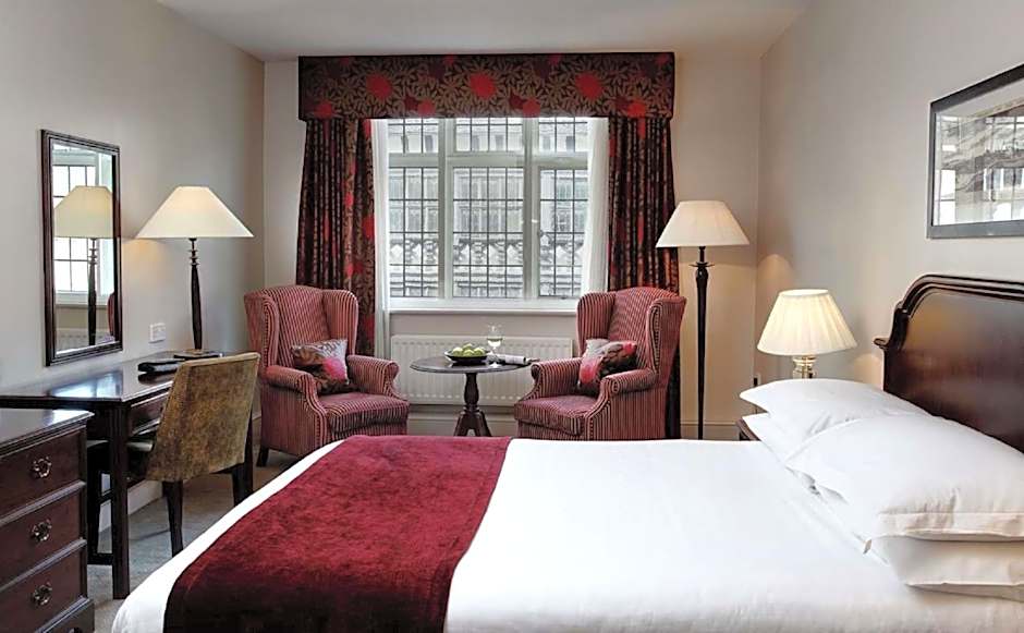 Macdonald New Blossoms Hotel