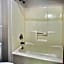 La Quinta Inn & Suites by Wyndham Detroit Canton