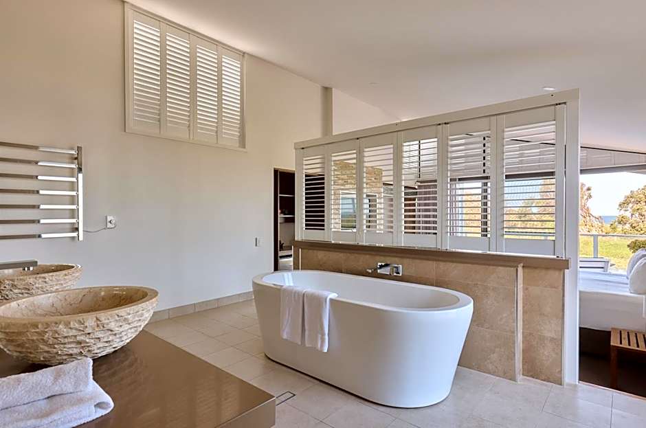 Caves Coastal Bar & Bungalows