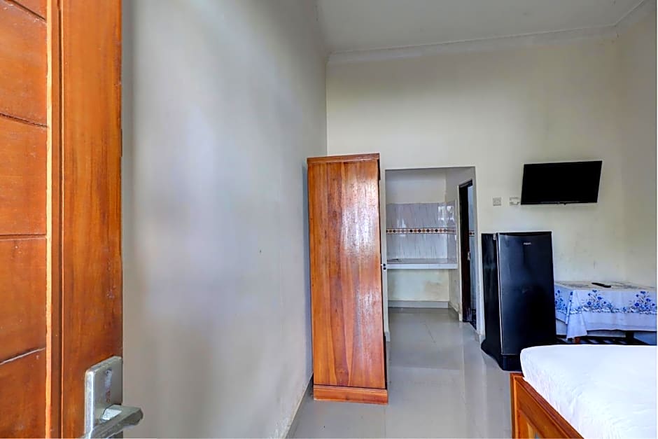 OYO Life 92838 Kost Ibu Surya