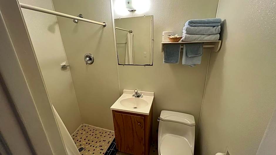 Four Oaks Lodging