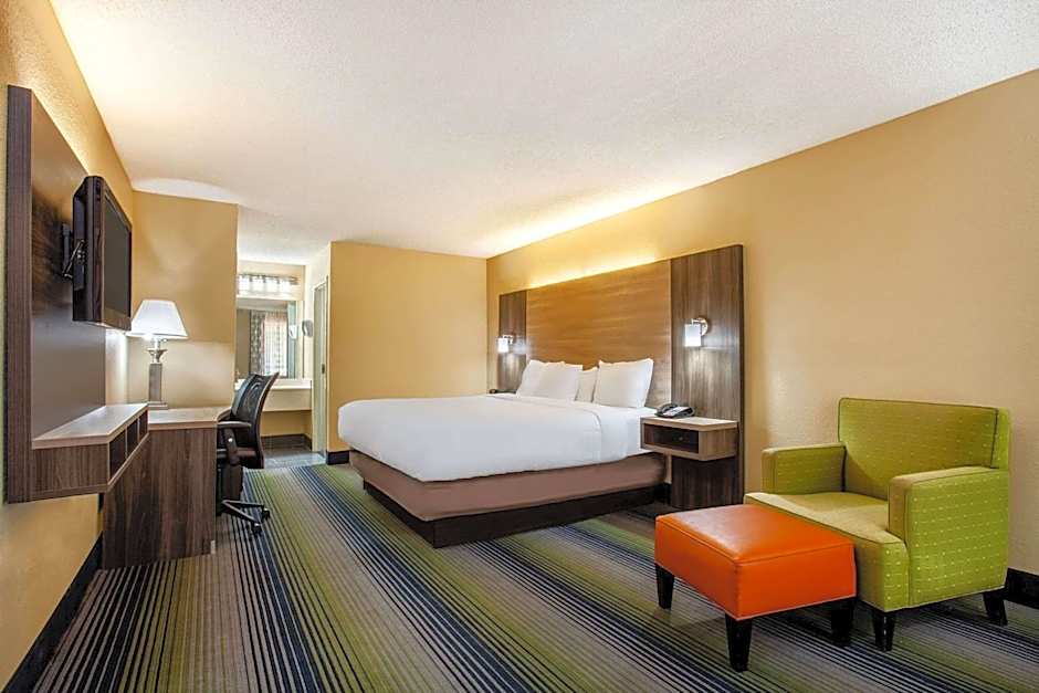 Baymont by Wyndham McDonough