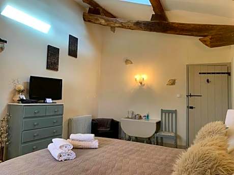 Standard Double Room with Private Bathroom
