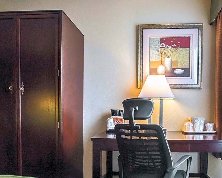 Quality Inn Mill Hall
