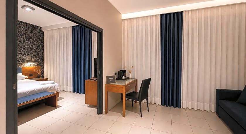 La Costiera Hotel