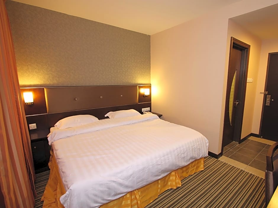 1 City Hotel