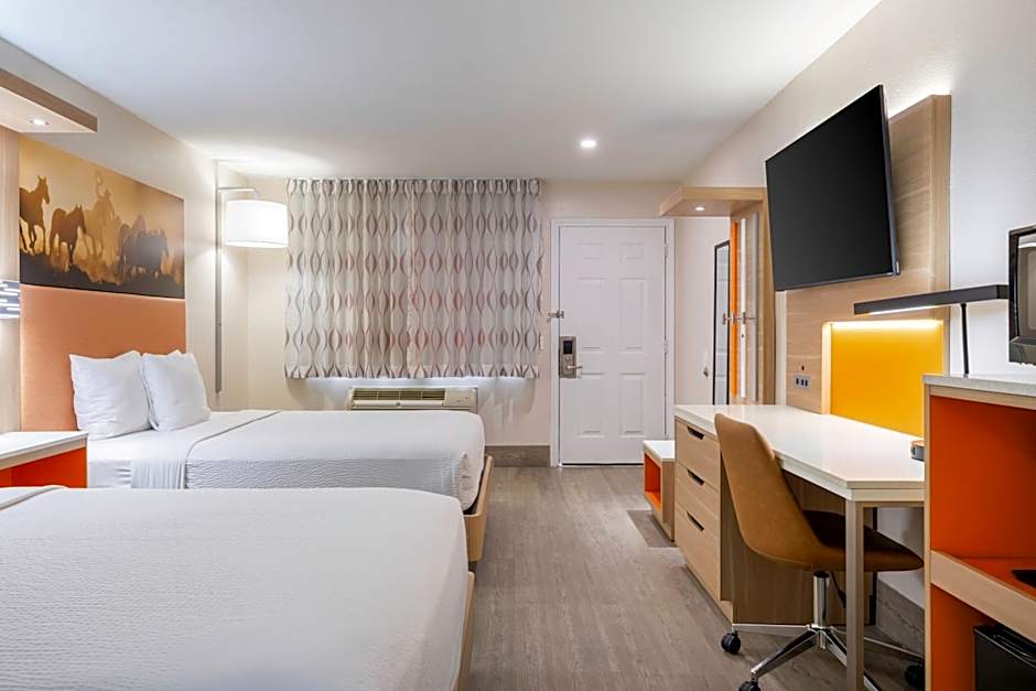 Days Inn by Wyndham Granbury