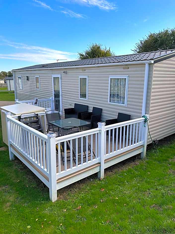 Holiday home cherry tree Burgh castle Great Yarmouth