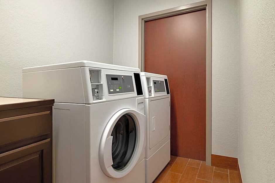 AmericInn by Wyndham Grand Rapids Airport North