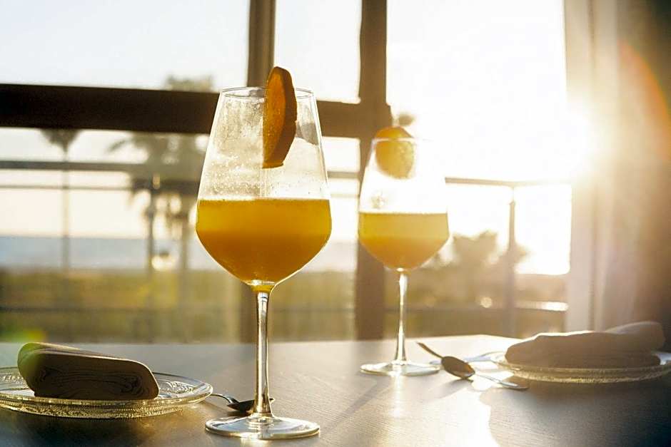 Hotel Playa Conil - Beachfront Studios & Suites