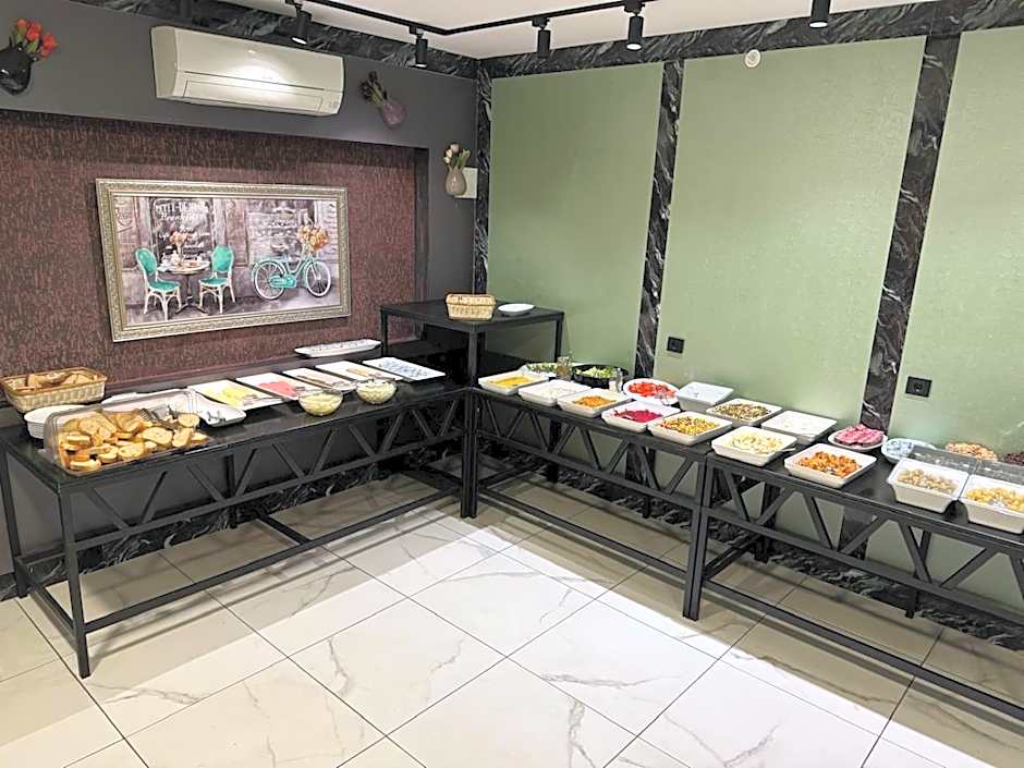 Marina Green Suite & Residence