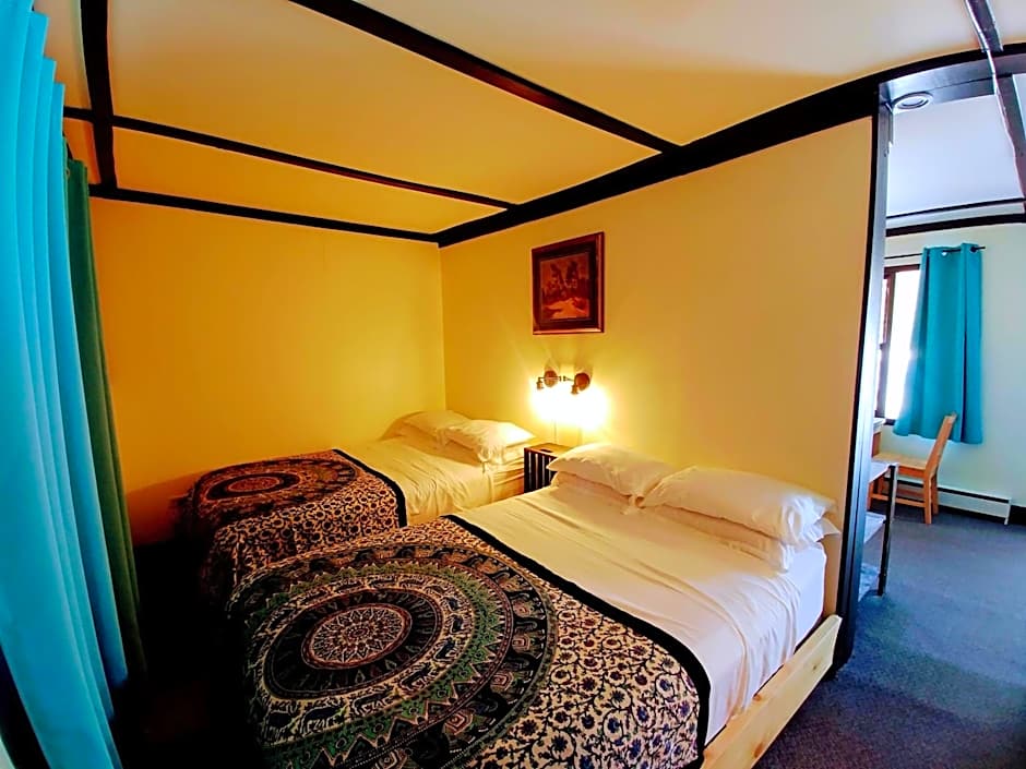 Dwight Riverside Inn