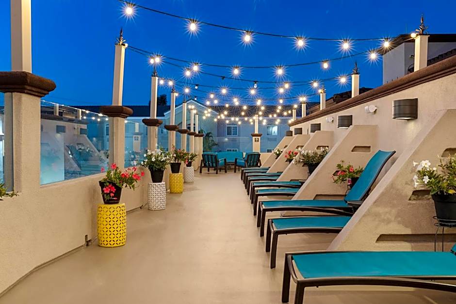 Peacock Suites