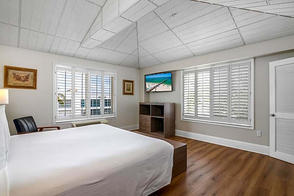 Naples Park Central Hotel