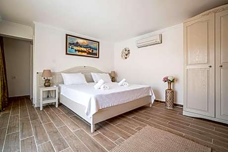 Queen Room with Pool View