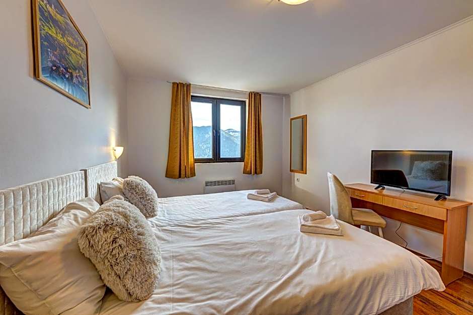 Complex Silver Hills