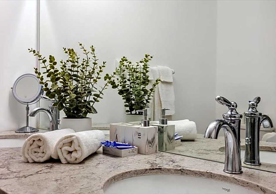 Luxurious and Beautiful, Barrie