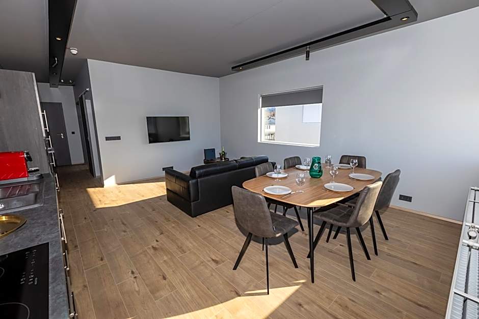 Akureyri Lux Apartments with hot tub access