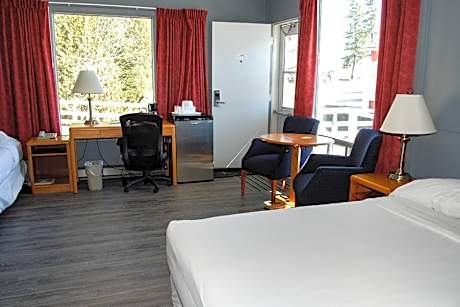 2 Double Beds, Efficiency, Nonsmoking