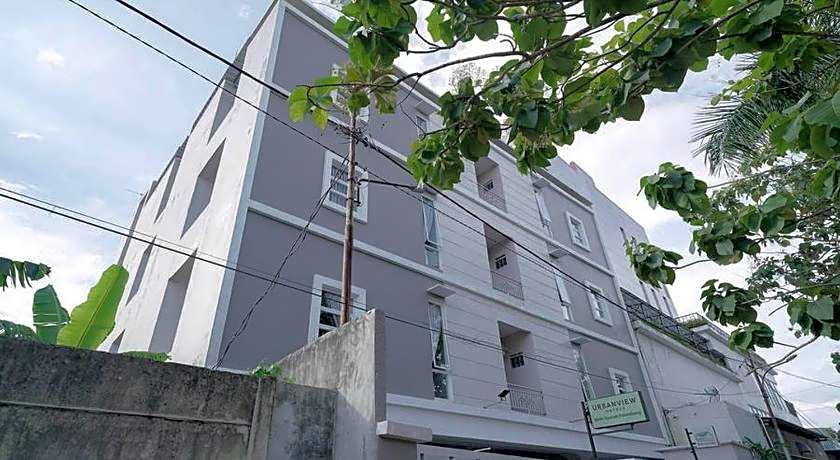 Urbanview Hotel Bari Syariah Palembang By RedDoorz