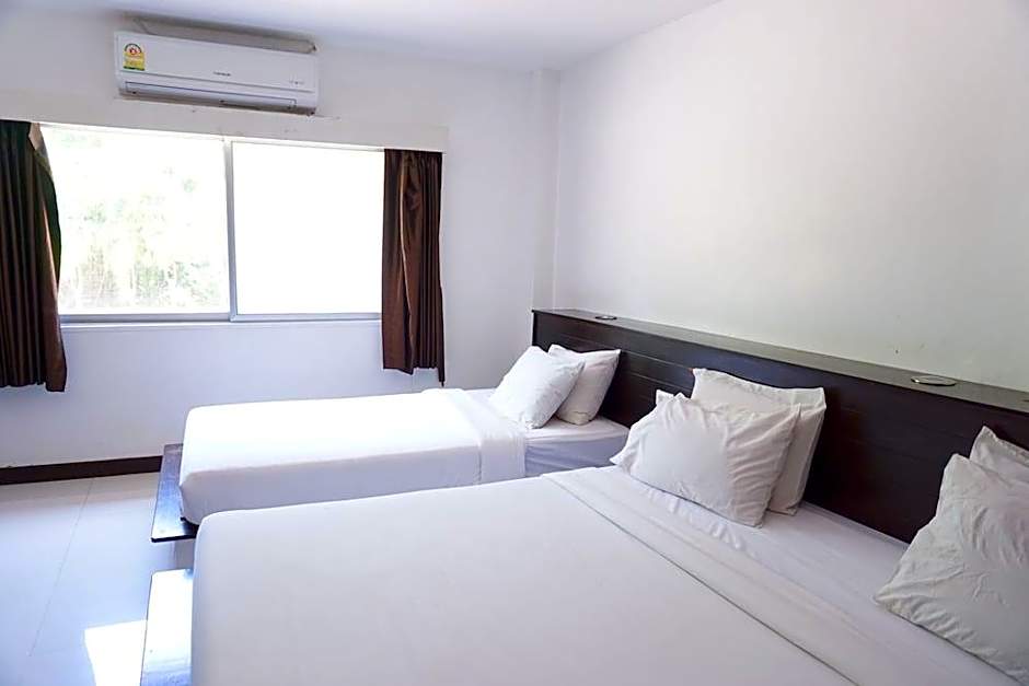 Sri Chumphon Hotel