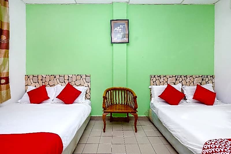 OYO 850 Gold Star Hotel