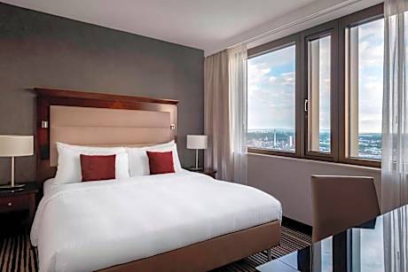 Junior Club Suite, M Club lounge access, 1 Bedroom Junior Suite, 1 King, High floor