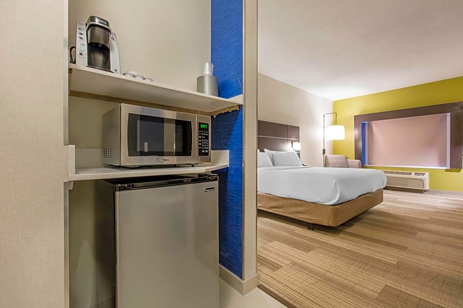 Holiday Inn Express & Suites Chicago West - St Charles