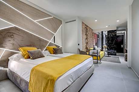 Suite with Lake View