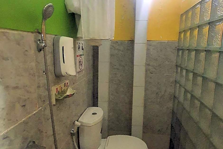 Homestay Gayatri Sawojajar near Univ Negeri Malang Kampus 2 Mitra RedDoorz