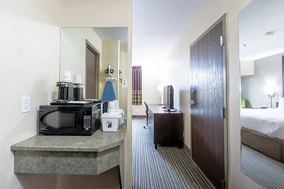 Super 8 by Wyndham Truro NS