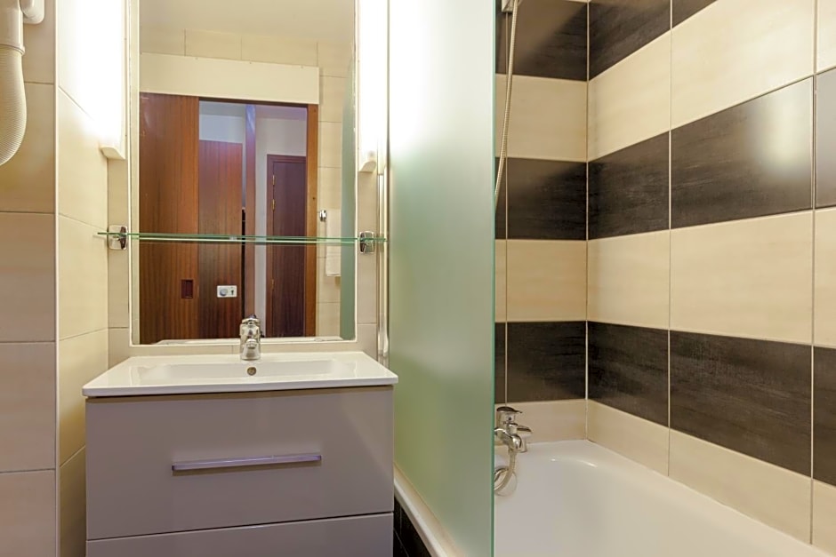 The Originals City, Hôtel Castel Burgond, Dijon Ouest (Inter-Hotel)