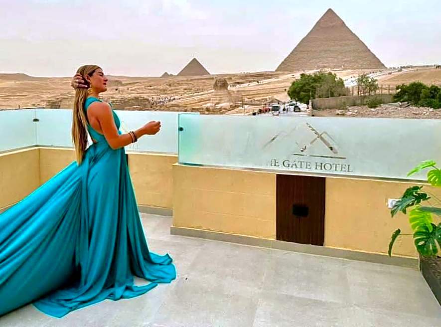 The Gate Hotel Front Pyramids & Sphinx View