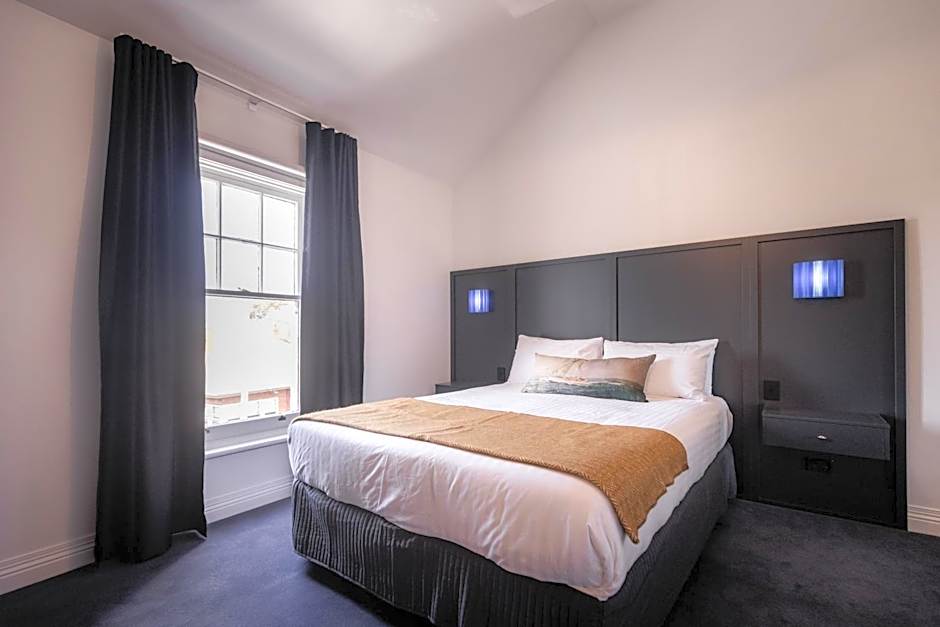 Shipwrights Arms Hotel