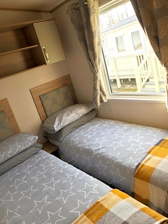 Lakes Breaks - 6 Meadows