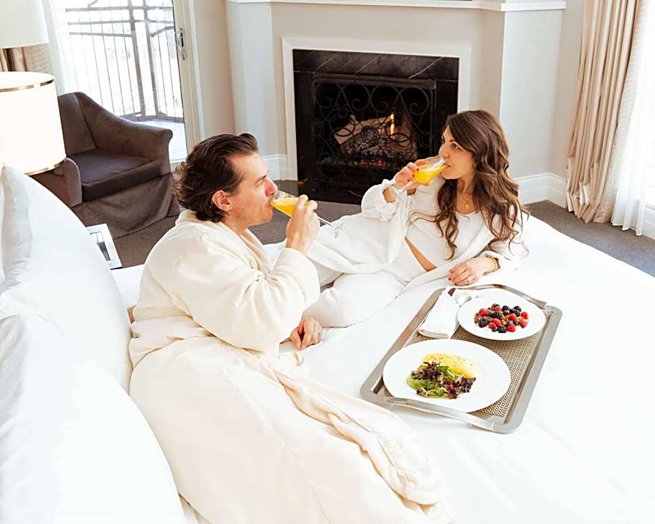 Waldorf Astoria By Hilton Chicago