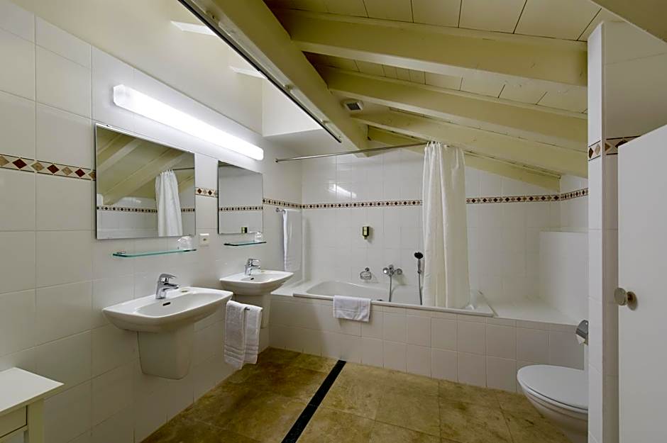 L'Hôtel by Hostellerie du Château