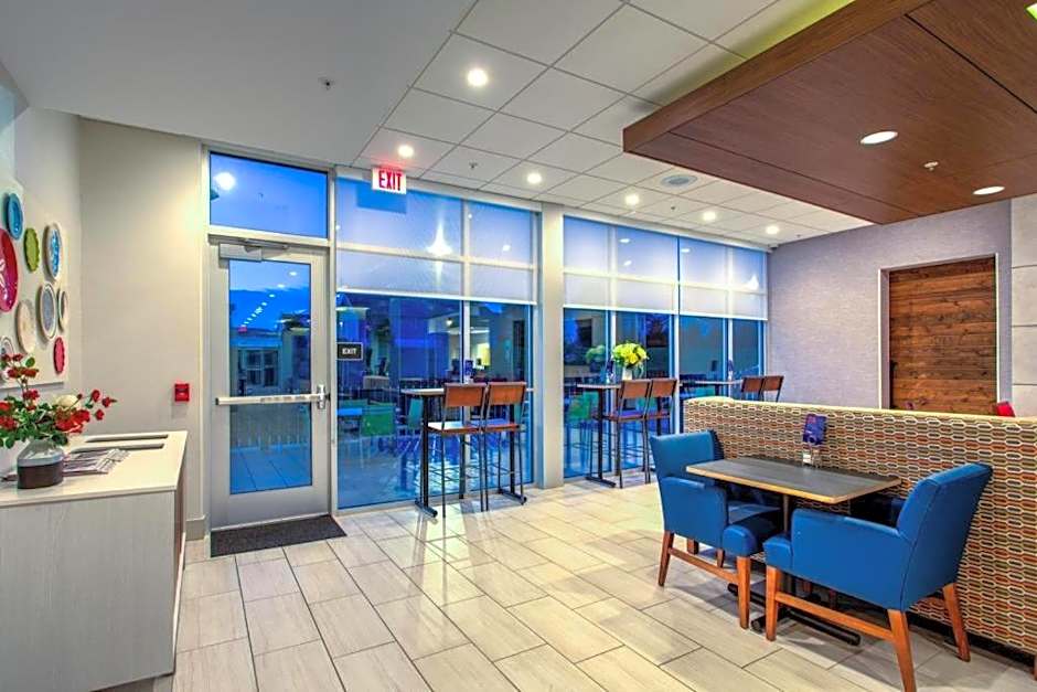 Holiday Inn Express & Suite Milroy - Reedsville By IHG