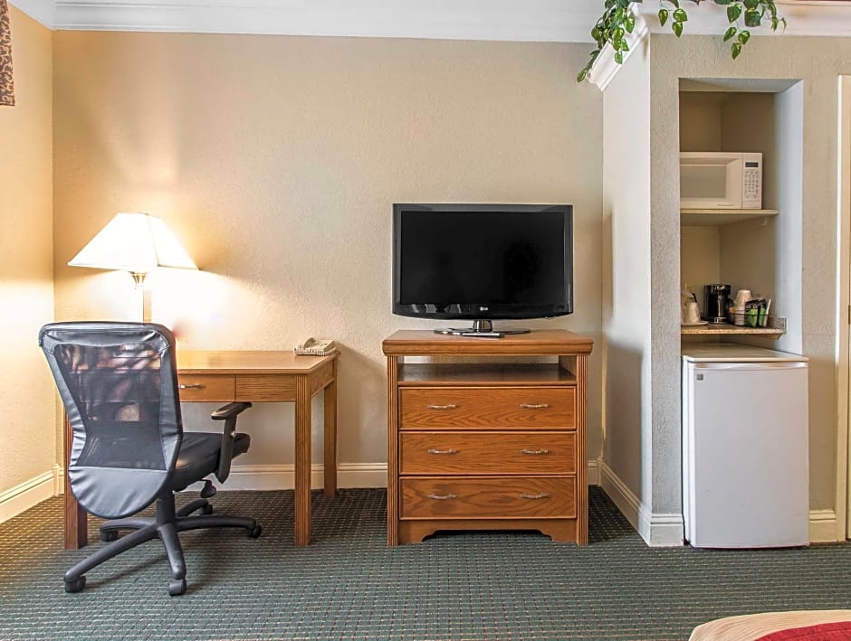 Comfort Inn At Founders Tower