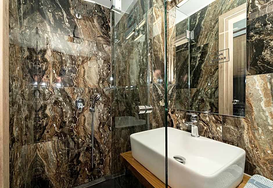 CARLOS MANSION LUXURY SUITES