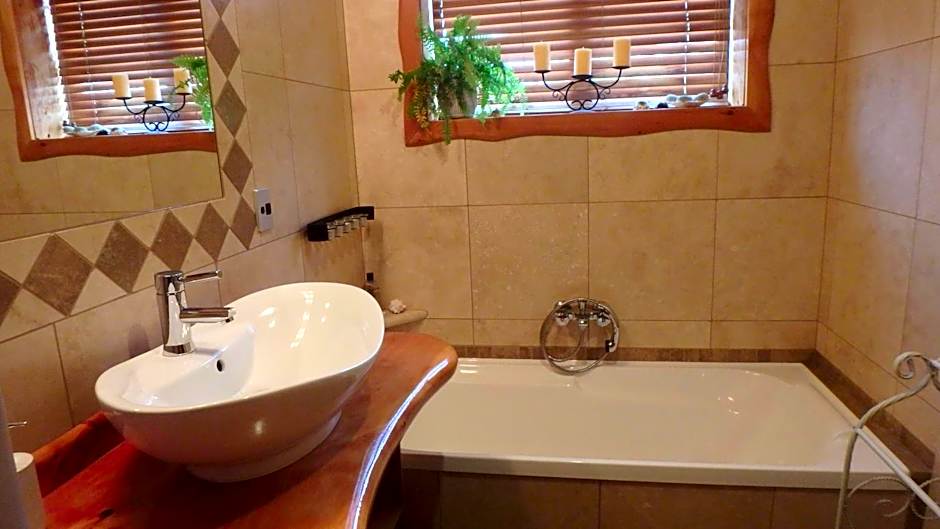 Tree House Lodge Bed & Breakfast