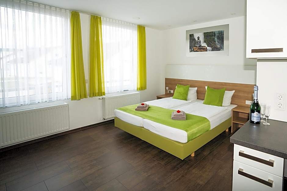 B&B Outlet Hotel - Metzingen - Bad Urach - Free Parking