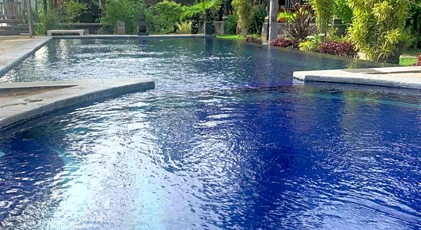 Tradisi Beach Front Villas