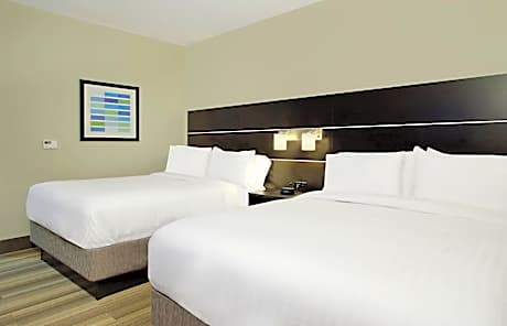 Queen Suite with Two Queen Beds and Mobility Accessible Tub - Non-Smoking