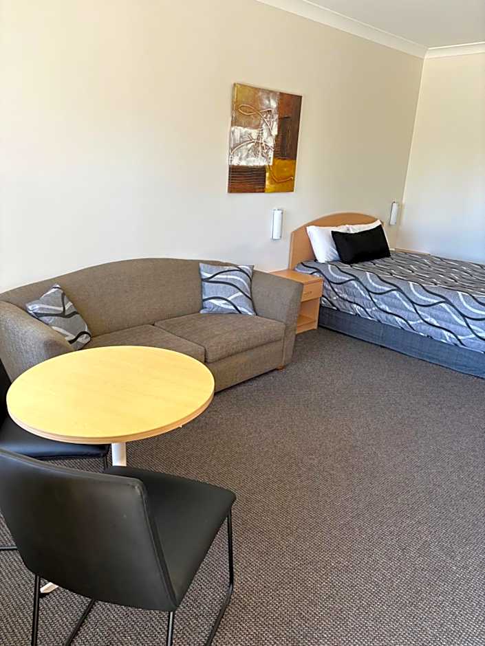 Golden Guitar Motor Inn